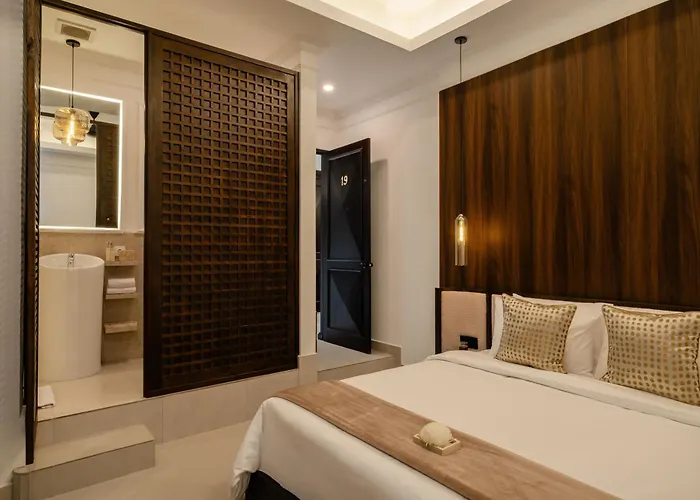 Riviera Boutique - Prime Location *