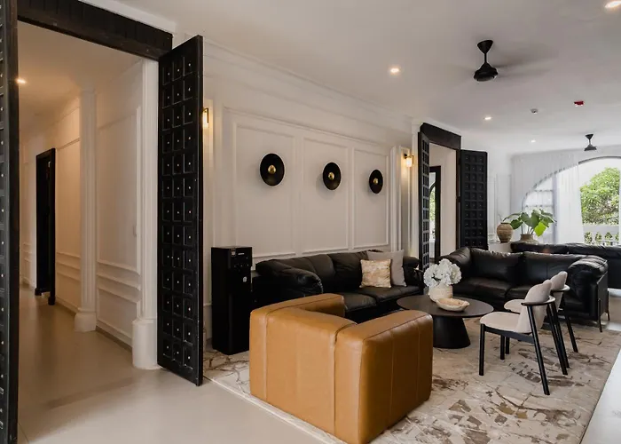 Riviera Boutique - Prime Location *